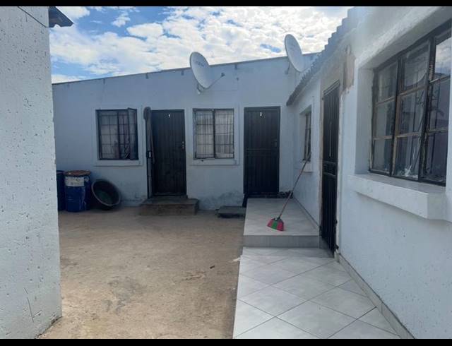 9 BEDROOM HOUSE FOR SALE IN TEMBISA CENTRAL